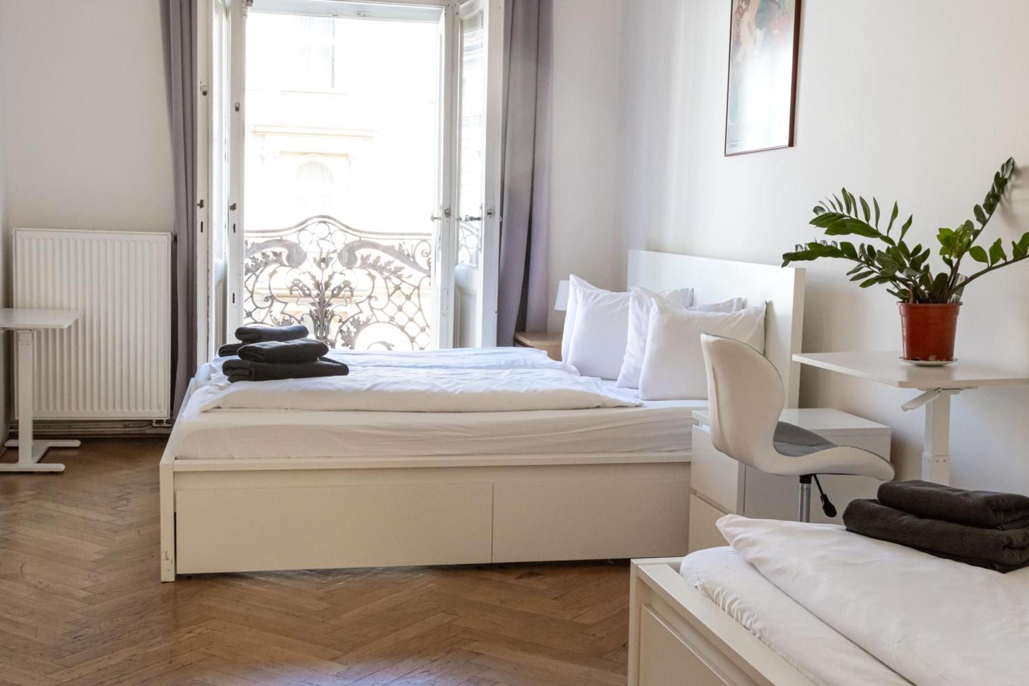 Apartments In Mala Strana - 10 Minutes From Charles Bridge Praga