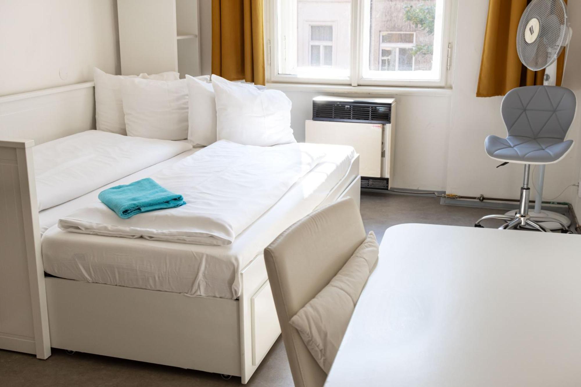 Apartments In Mala Strana - 10 Minutes From Charles Bridge Praga